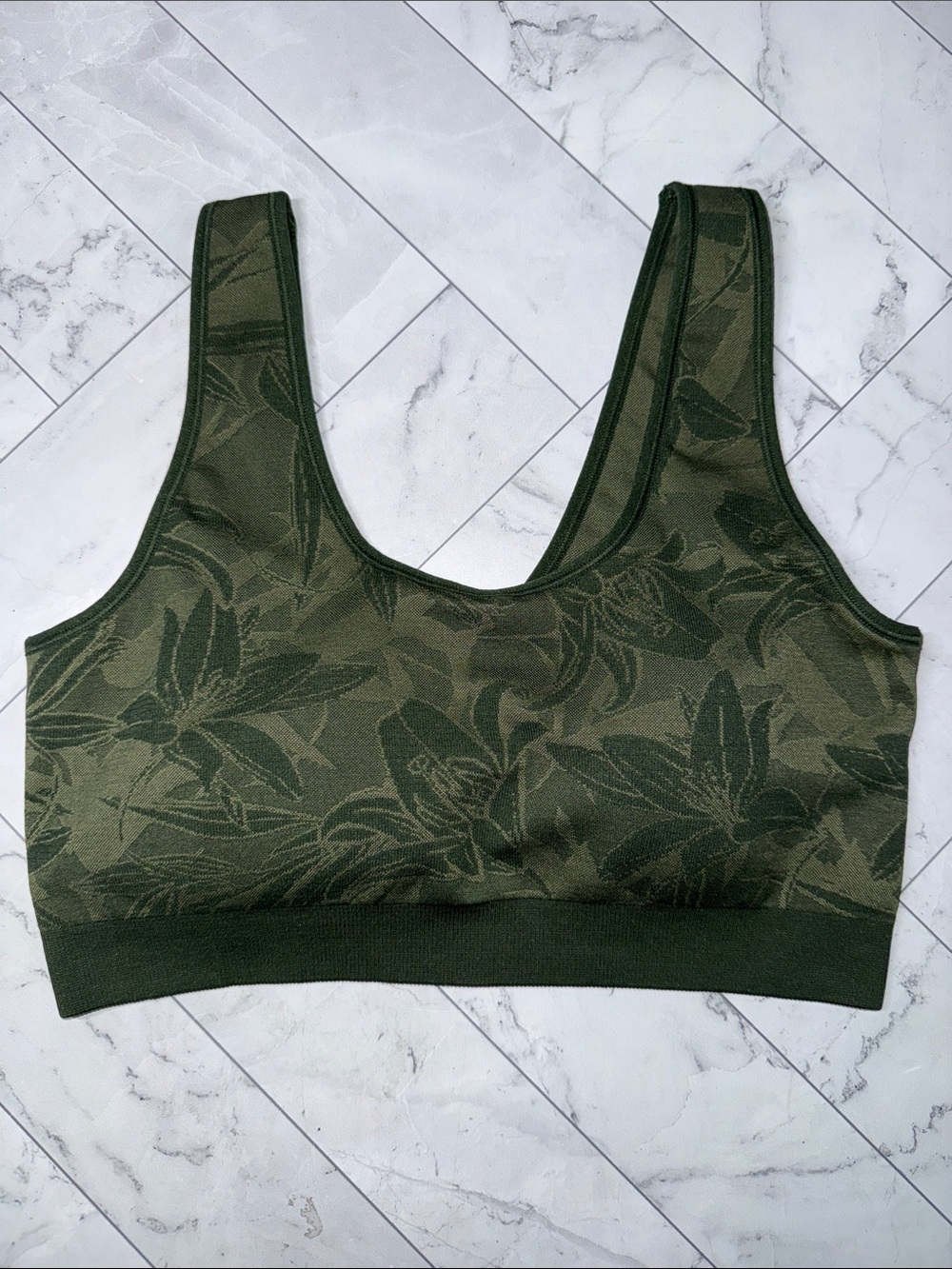 NWT Anybody Intimates Scoop Neck Lounge Bra
Olive Leaf Medium